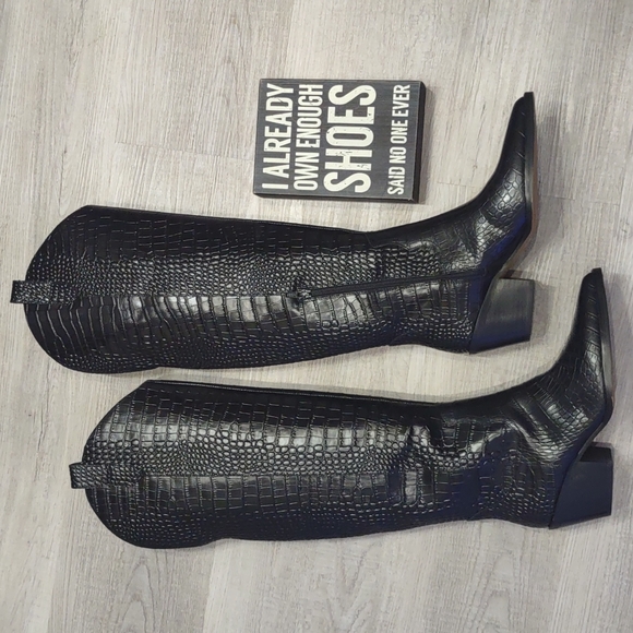 Gianna Bini black leather knee-high cowboy boots 7 1/2 Embossed Croc Colbbiye